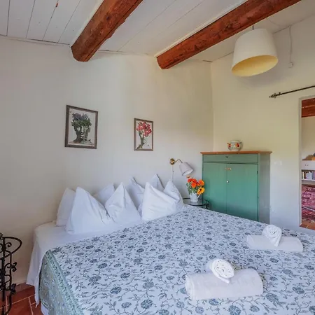 Con Piscina E Giardino - Lavanda